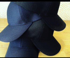 La casquette devient l’accessoire de mode incontournable de l’automne 2022