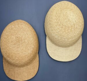 Casquette en paille, raphia ou panama, le retour des belles matières